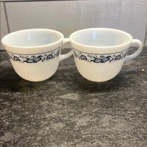 Pyrex Old Town-Blue Onion Classic White and Blue Floral Teacups. Exc condition